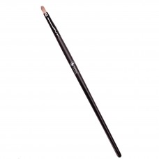 Тонкая кисть для макияжа губ 